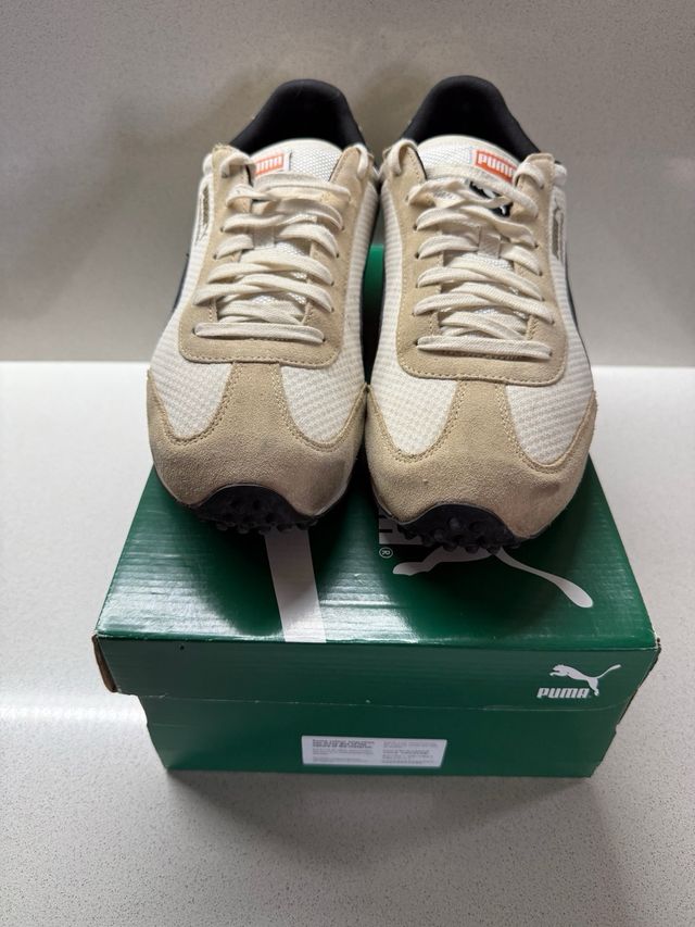 Zapatillas Puma casual beige-negro