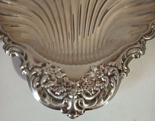 Centrotavola in metallo a forma di conchiglia 