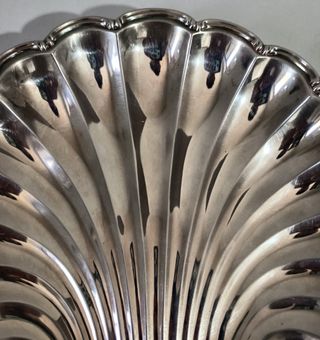 Centrotavola in metallo a forma di conchiglia 