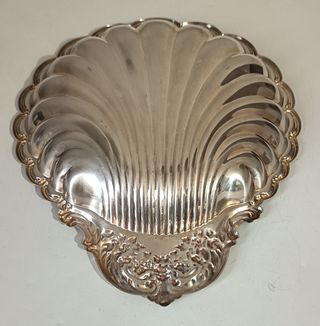 Centrotavola in metallo a forma di conchiglia 
