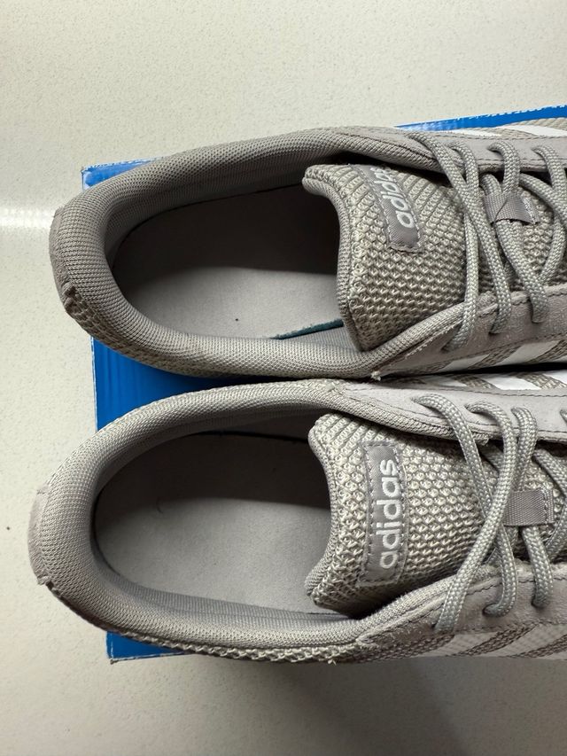 Zapatillas Adidas grises casual