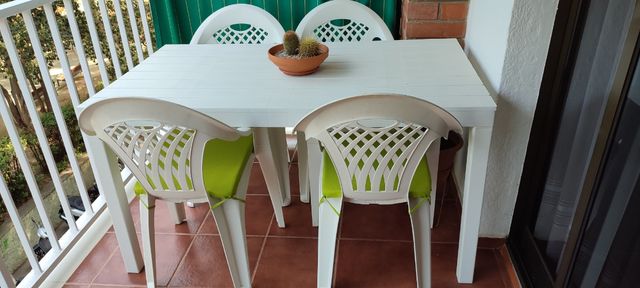 Mesa y 4 sillas jardín - plástico