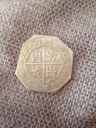 Moneda 8 reales 1682