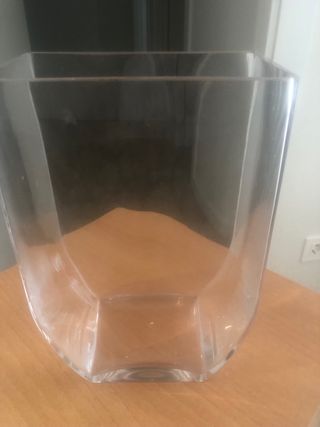 Jarrón de cristal transparente