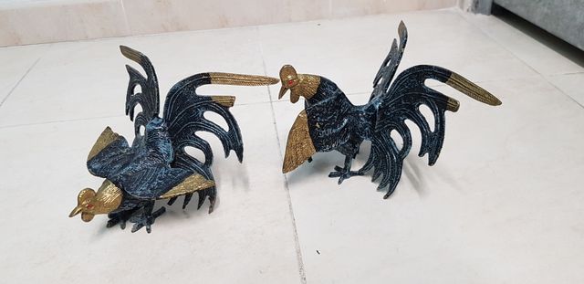 2 Gallos Metalicos Decorativos - Negro/Dorado