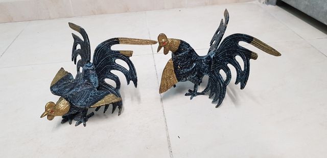 2 Gallos Metalicos Decorativos - Negro/Dorado