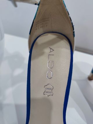 Zapatos tacón azul y blanco