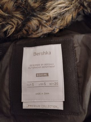 Cazadora acolchada Bershka verde oliva