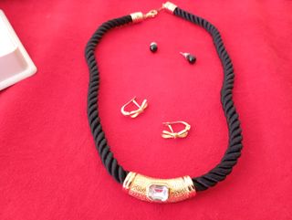 Collar y pendientes - seda negra