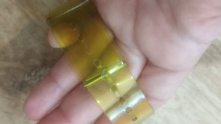 Reloj verde y amarillo