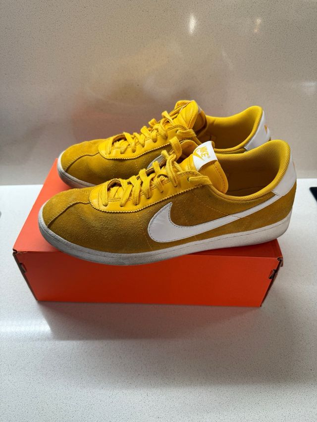 Zapatillas Nike amarillas de ante