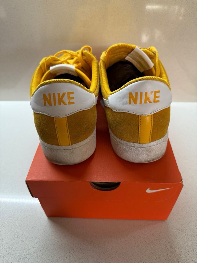 Zapatillas Nike amarillas de ante