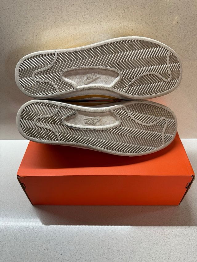 Zapatillas Nike amarillas de ante