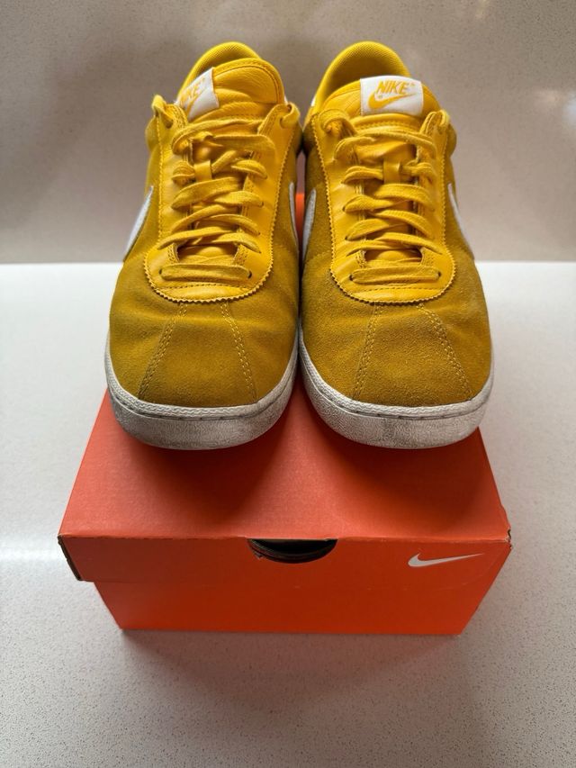 Zapatillas Nike amarillas de ante