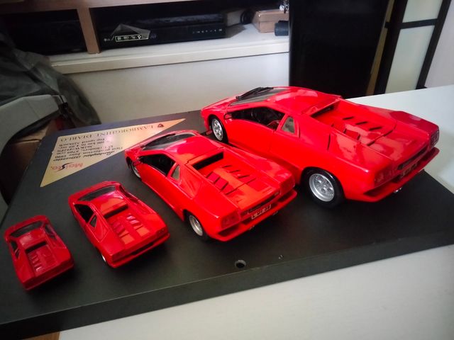 Lamborghini Diablo Maisto - 4 carros em escala