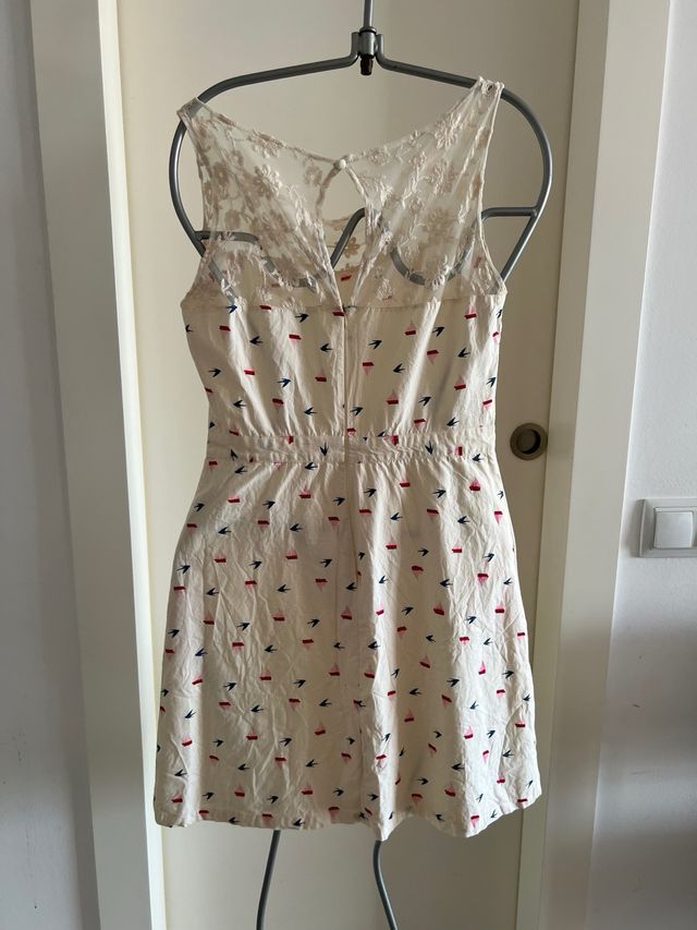 Vestido beige con encaje