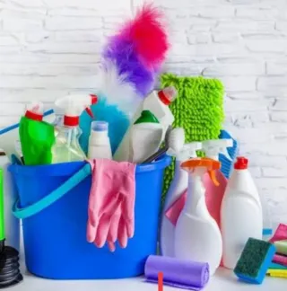 Se limpia bar, pub,campos etc.