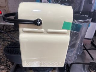 Cafetera Nespresso Inissia - DeLonghi