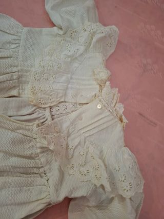 FALDON DE PIQUE ANTIGUO CON TIRA BORDADA