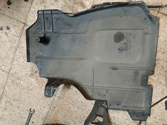 Plástico cubre depósito BMW E46