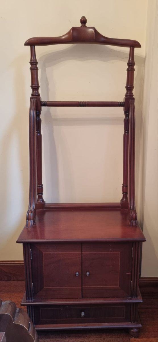 Galán de noche madera marrón