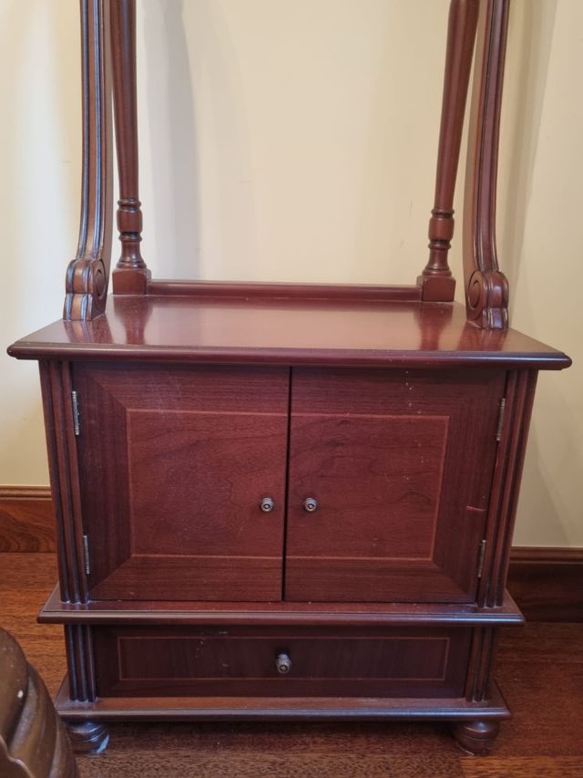 Galán de noche madera marrón