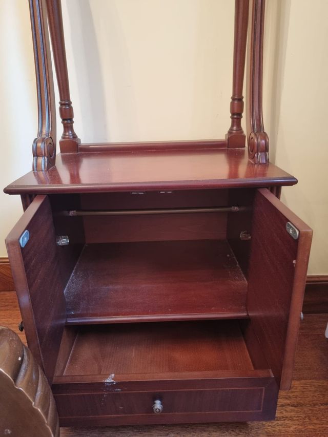 Galán de noche madera marrón