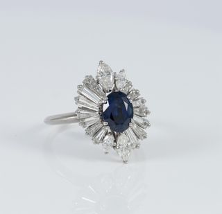Anillo en oro blanco con zafiro 2.3 ct y diamantes
