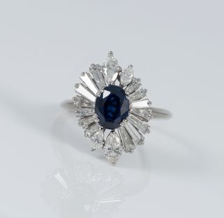 Anillo en oro blanco con zafiro 2.3 ct y diamantes