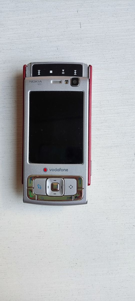Nokia N95 - móvil rojo y plata