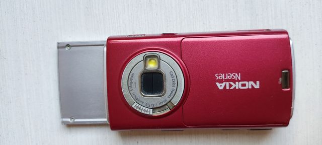 Nokia N95 - móvil rojo y plata