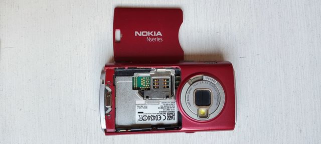 Nokia N95 - móvil rojo y plata