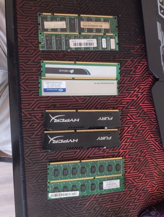Memórias RAM Corsair e HyperX