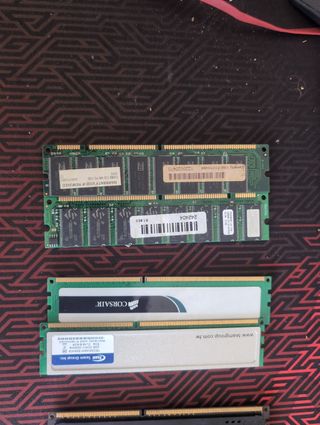 Memórias RAM Corsair e HyperX