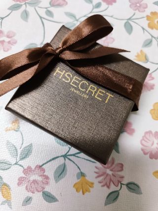 Colar com crucifixo de prata marca HSecret