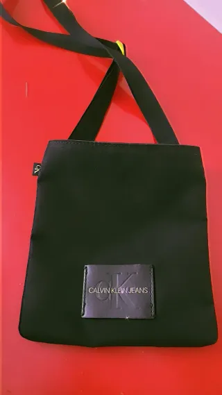 Bandolera Calvin Klein negra