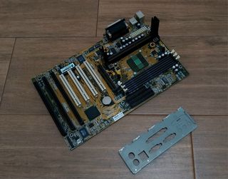 Placa-mãe Asus P2B Slot 1 -  Retro PCs