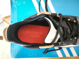 Adidas Tenis - Beige y Negro