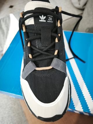 Adidas Tenis - Beige y Negro