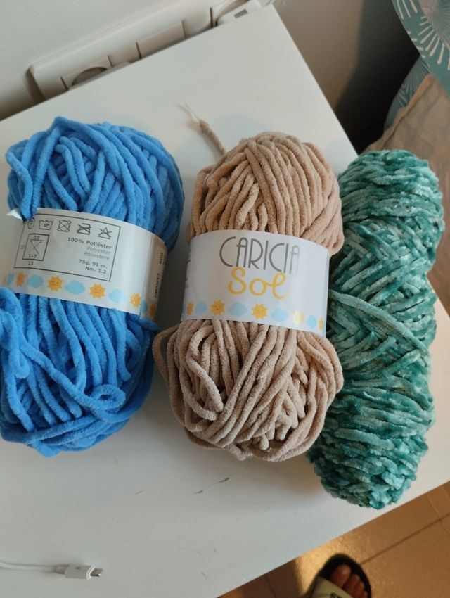 3 ovillos lana Caricia Sol 75g
