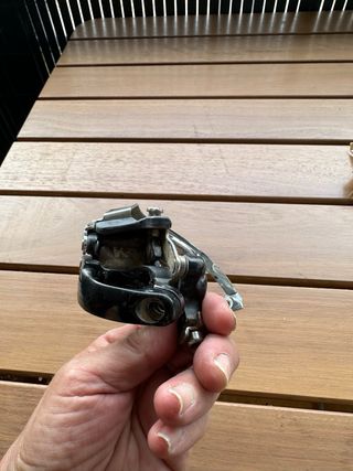 Desviador Delantero Shimano Deore.