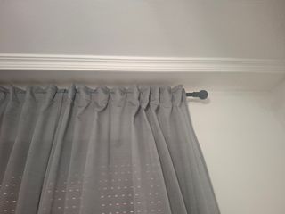 Cortinas grises IKEA - 2 ud
Barra de cortina forja