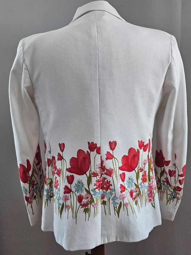 Chaqueta blanca piqué floral