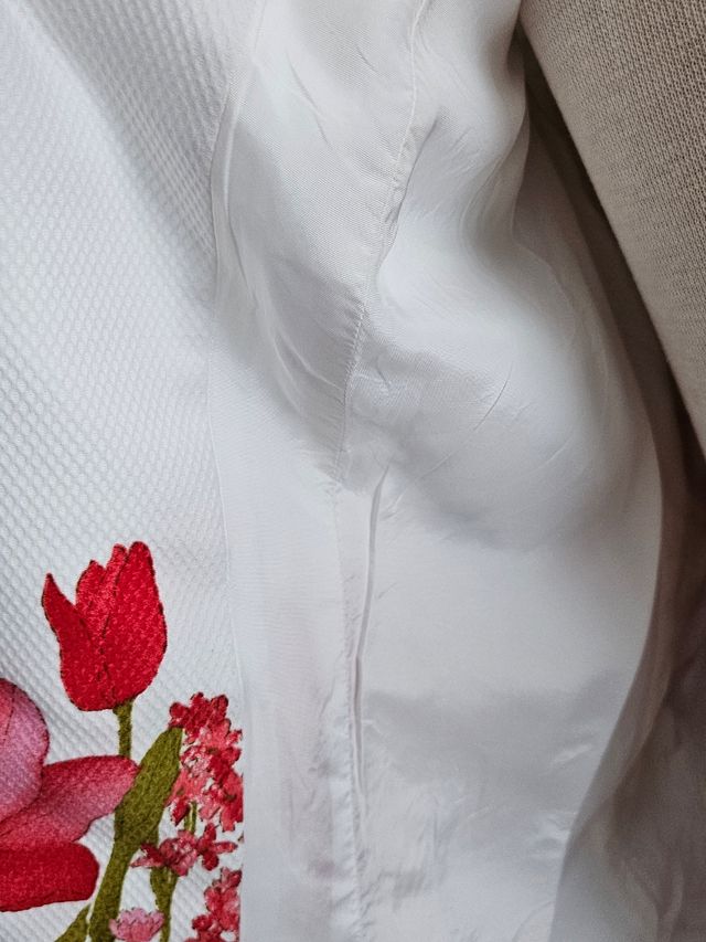 Chaqueta blanca piqué floral