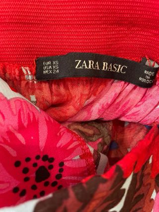 Falda midi floral roja y rosa