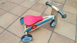 Andador triciclo madera infantil