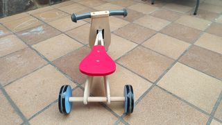 Andador triciclo madera infantil