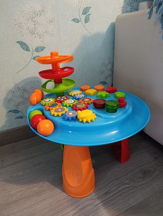 Mesa actividades bebé