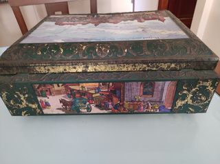 Caja metálica antigua