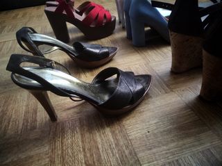 Sandalias plataforma rojos y marron